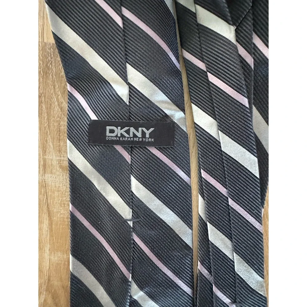DKNY‎ Men's Silk Stripes Silver Navy Pink 100% Silk Neck Tie